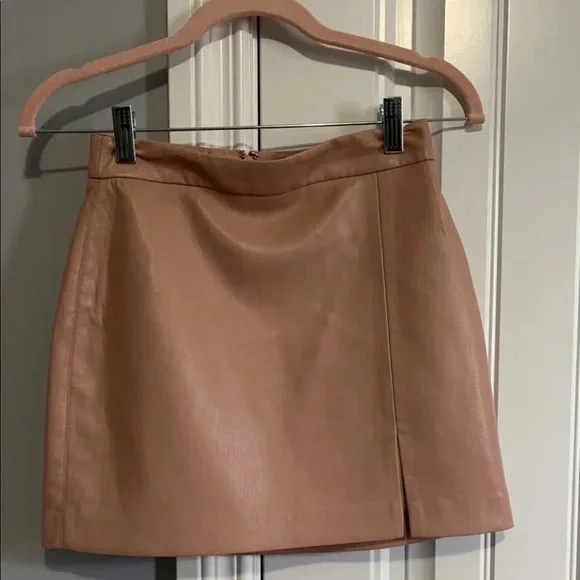 WILFRED ARITZIA Vegan Faux Leather Patio Mini Skirt 
Light brown - Picture 11 of 13